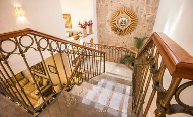 Casa en  venta en Valle Real frente a Parque