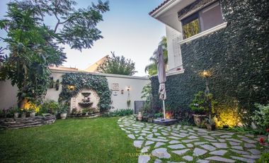 Casa en  venta en Valle Real frente a Parque