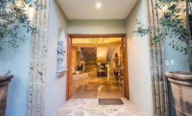 Casa en  venta en Valle Real frente a Parque