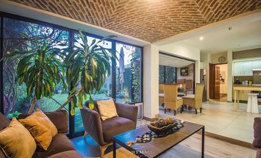 Casa en  venta en Valle Real frente a Parque