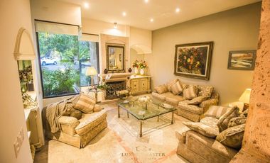 Casa en  venta en Valle Real frente a Parque