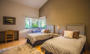 Casa en  venta en Valle Real frente a Parque