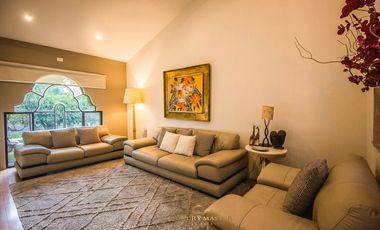 Casa en  venta en Valle Real frente a Parque