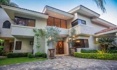 Casa en  venta en Valle Real frente a Parque