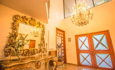 Casa en  venta en Valle Real frente a Parque