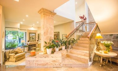 Casa en  venta en Valle Real frente a Parque