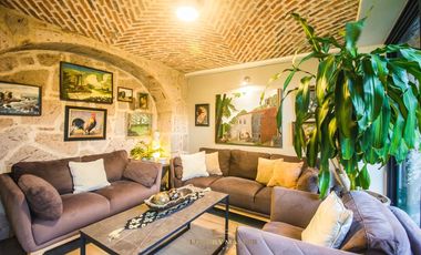 Casa en  venta en Valle Real frente a Parque