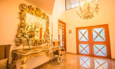 Casa en  venta en Valle Real frente a Parque