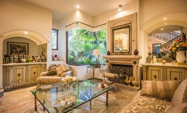 Casa en  venta en Valle Real frente a Parque