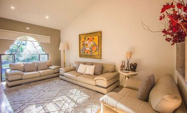 Casa en  venta en Valle Real frente a Parque