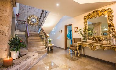 Casa en  venta en Valle Real frente a Parque