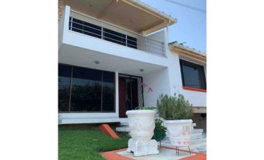 Se vende casa duplex en Villa Santos