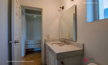 Casa en venta para Remodelar en Rinconada Santa Rita cerca Consulado Americano