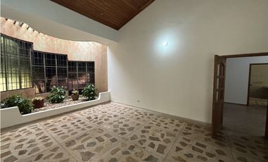 VENTA  O ARRIENDO DE CASA ESQUINERA EN ZONA ORIENTE