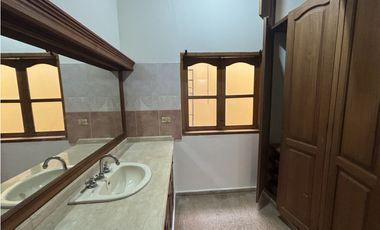 VENTA  O ARRIENDO DE CASA ESQUINERA EN ZONA ORIENTE