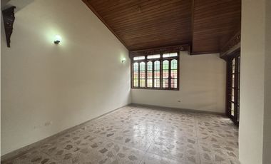 VENTA  O ARRIENDO DE CASA ESQUINERA EN ZONA ORIENTE