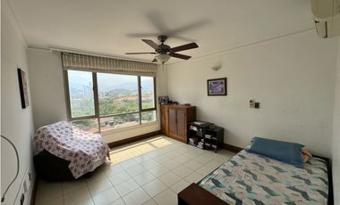 Amplio apartamento frente al mar