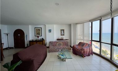 Amplio apartamento frente al mar