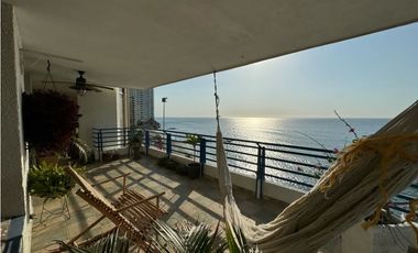 Amplio apartamento frente al mar