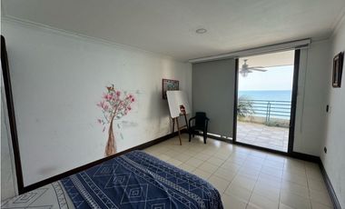 Amplio apartamento frente al mar