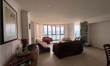 Amplio apartamento frente al mar
