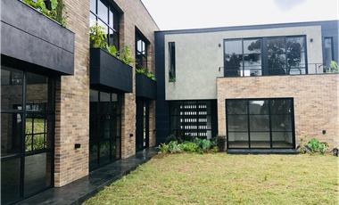 Venta moderna casa para estrena- Variante Palmas