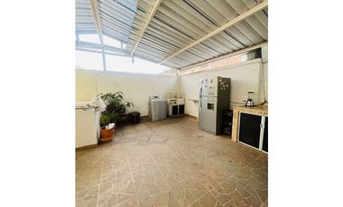 Barrio Las Flores - Casa en venta y/o permuta