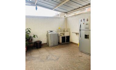 Barrio Las Flores - Casa en venta y/o permuta