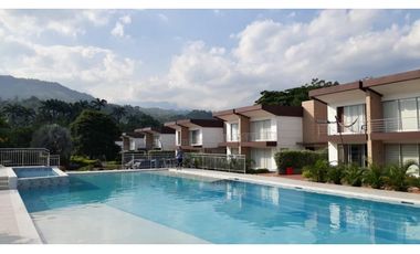 Maat Vende Casa  en Condominio  Villeta 216m2 650Millones