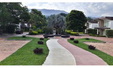 Maat Vende Casa  en Condominio  Villeta 216m2 650Millones