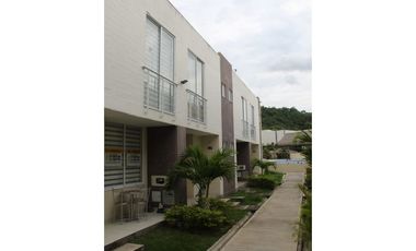 RICAURTE CASA EN CONDOMINIO CON PISCINA