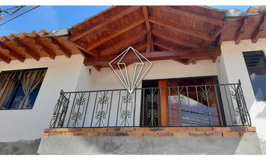 CASA EN VENTA EN LA CEJA