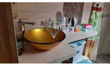 CASA EN VENTA EN LA CEJA