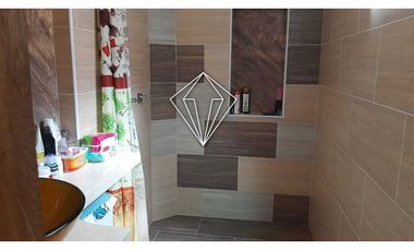 CASA EN VENTA EN LA CEJA