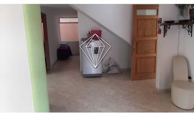 CASA EN VENTA EN LA CEJA