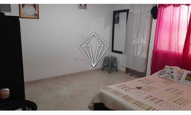 CASA EN VENTA EN LA CEJA