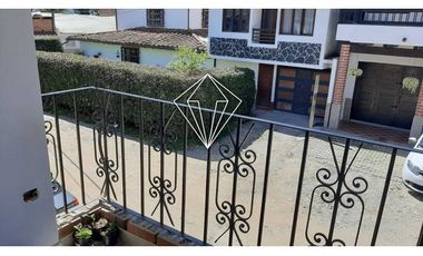 CASA EN VENTA EN LA CEJA