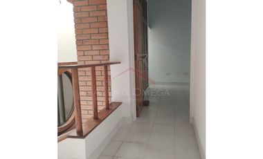 Venta de casa de 3 niveles en barrio La Riviera – Cúcuta