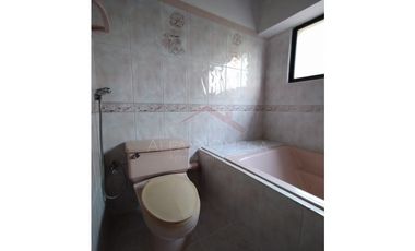 Venta de casa de 3 niveles en barrio La Riviera – Cúcuta