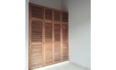 Venta de casa de 3 niveles en barrio La Riviera – Cúcuta