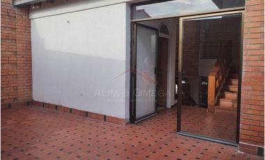 Venta de casa de 3 niveles en barrio La Riviera – Cúcuta