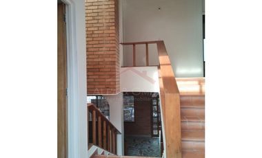 Venta de casa de 3 niveles en barrio La Riviera – Cúcuta