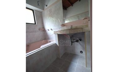 Venta de casa de 3 niveles en barrio La Riviera – Cúcuta