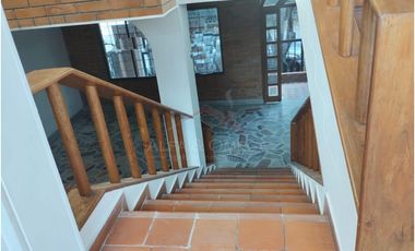 Venta de casa de 3 niveles en barrio La Riviera – Cúcuta