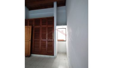 Venta de casa de 3 niveles en barrio La Riviera – Cúcuta