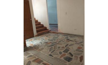 Venta de casa de 3 niveles en barrio La Riviera – Cúcuta