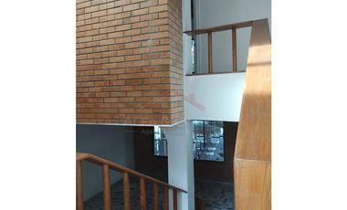 Venta de casa de 3 niveles en barrio La Riviera – Cúcuta