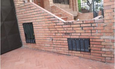 Venta de casa de 3 niveles en barrio La Riviera – Cúcuta