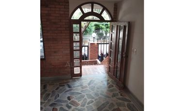 Venta de casa de 3 niveles en barrio La Riviera – Cúcuta