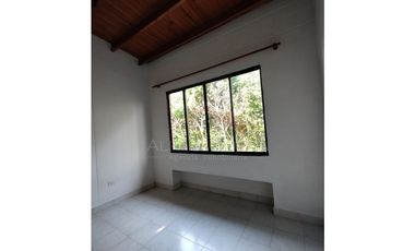 Venta de casa de 3 niveles en barrio La Riviera – Cúcuta